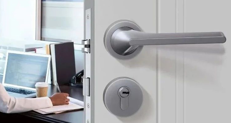 緩沖靜音門鎖,美學(xué)與實用并存,刻畫輕奢格調(diào)