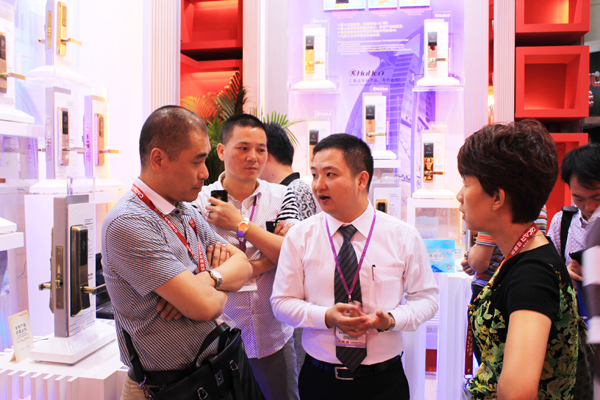 科技五金倡導者—匯泰龍“龍?映輝”主題展亮相廣州建博會