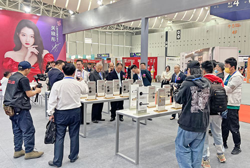 匯泰龍驚艷亮相佛山門窗博覽會暨定制家居博覽會！